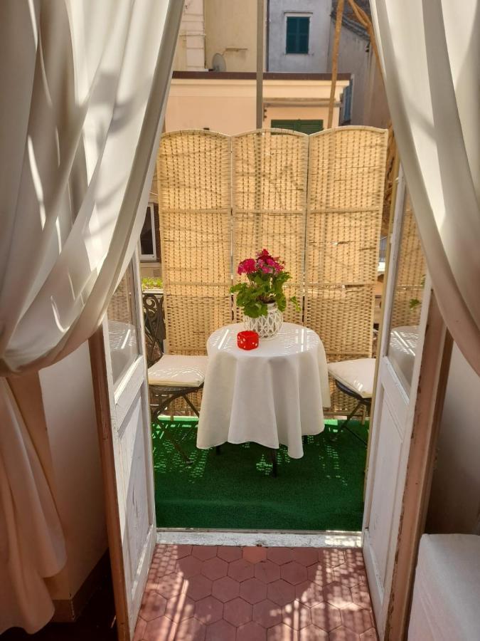 Hotel Glicine Ноли Екстериор снимка
