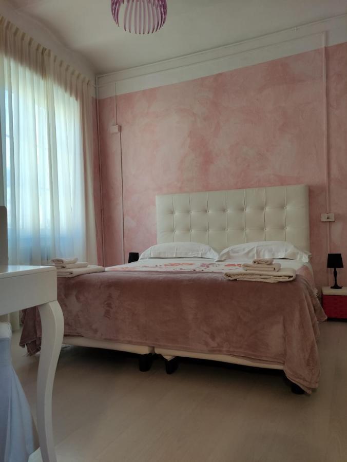 Hotel Glicine Ноли Екстериор снимка