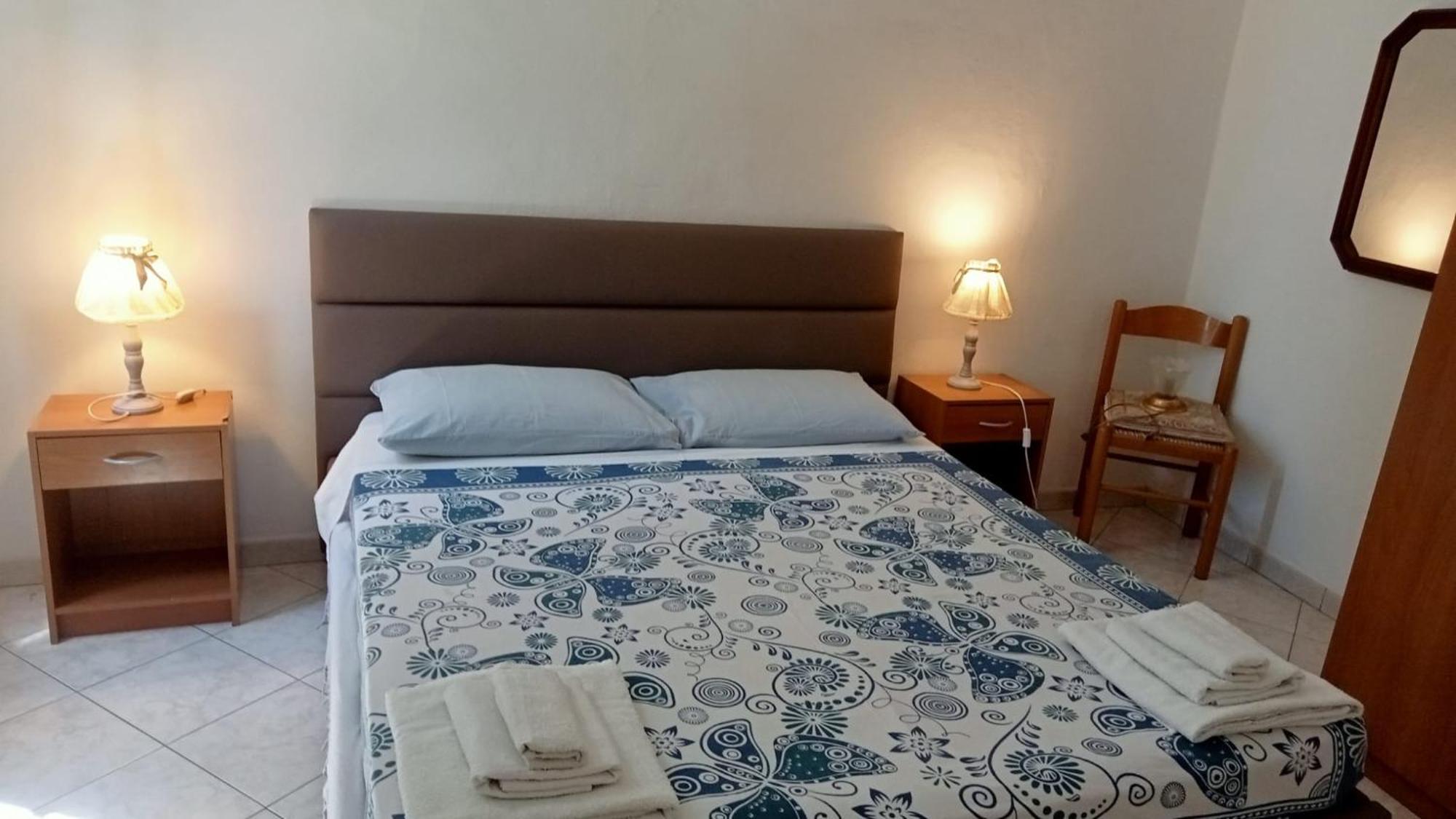 Hotel Glicine Ноли Екстериор снимка
