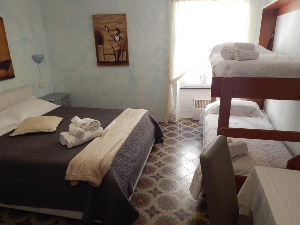 Hotel Glicine Ноли Екстериор снимка