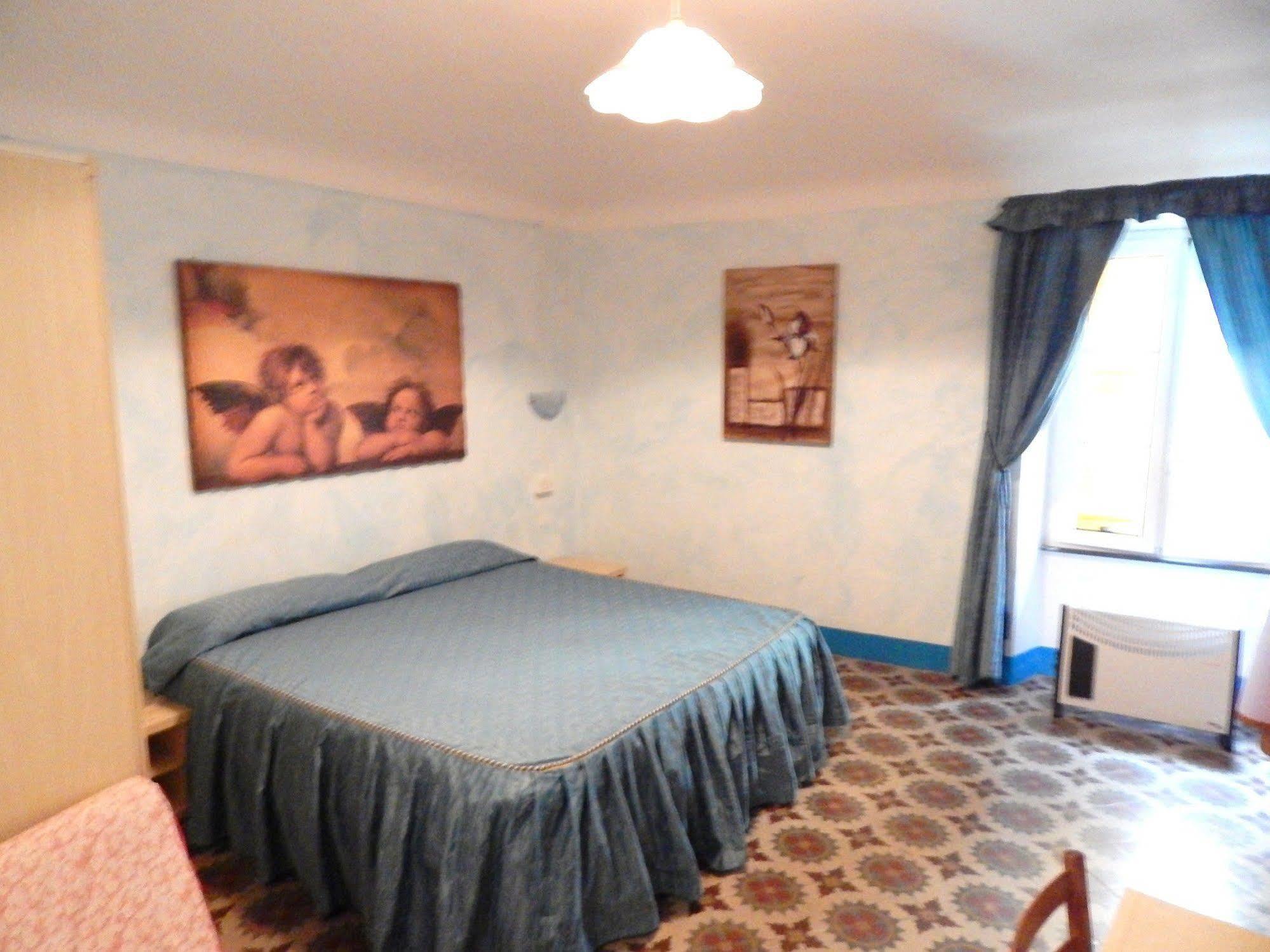 Hotel Glicine Ноли Екстериор снимка